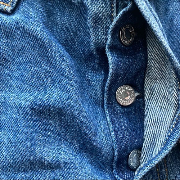 Levi’s Denim Shorts | Size 27 | Medium Wash - Picture 7 of 9